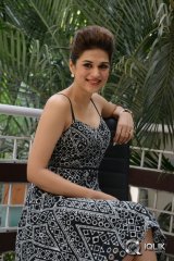 Shraddha Das Interview About Guntur Talkies